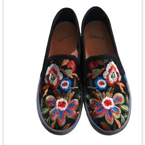 BARETRAPS BEECH SLIP-ON Size 8M